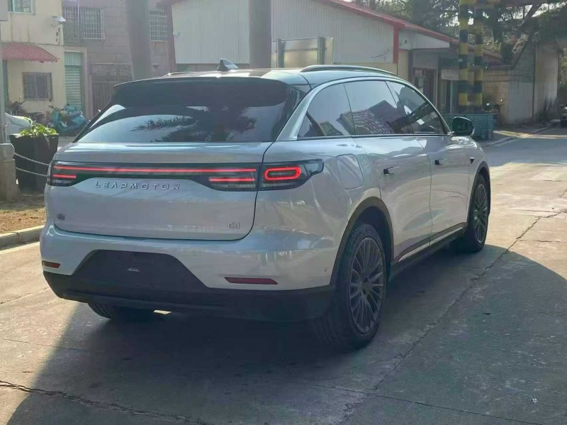 漳州23年零跑汽车C117