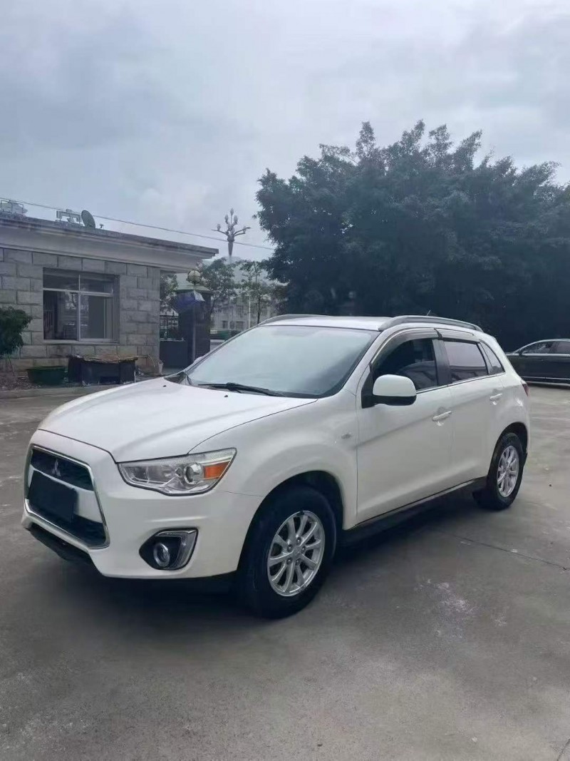 漳州13年三菱劲炫3