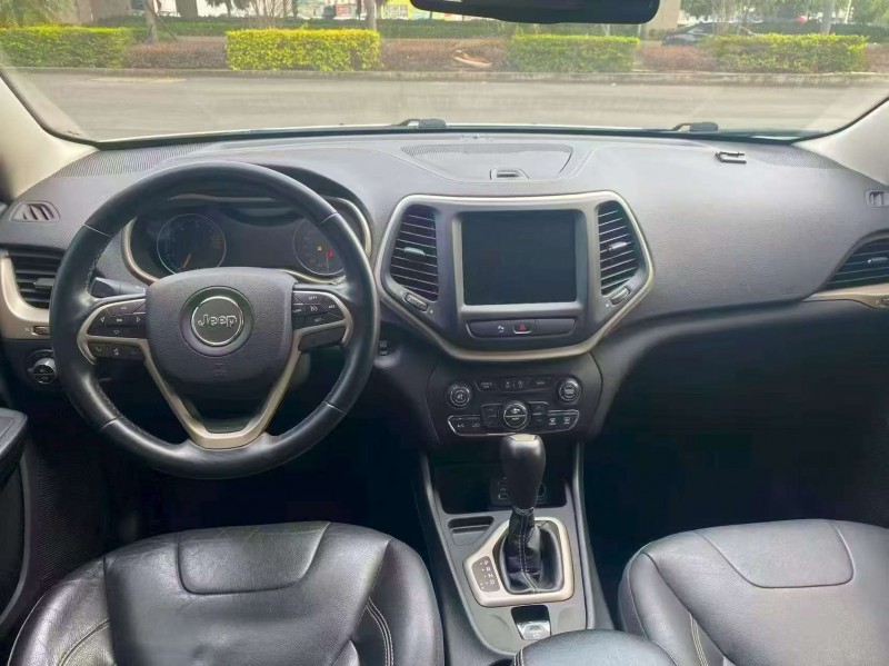 漳州17年Jeep自由光5