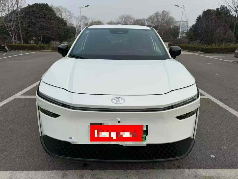 济宁25年丰田铂智1