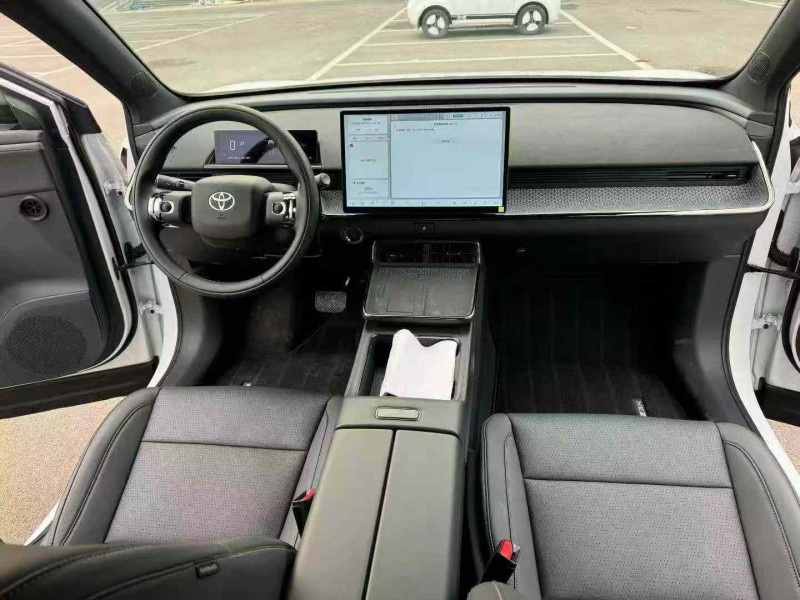 济宁25年丰田铂智4