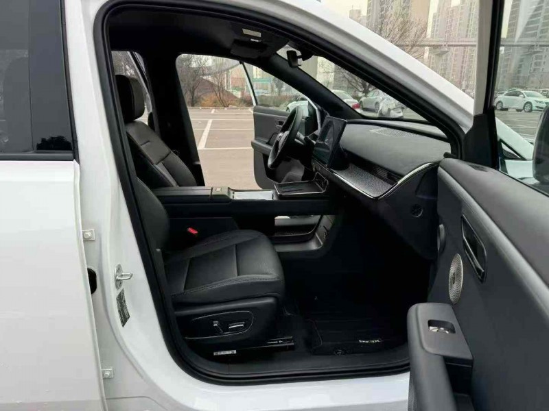 济宁25年丰田铂智5