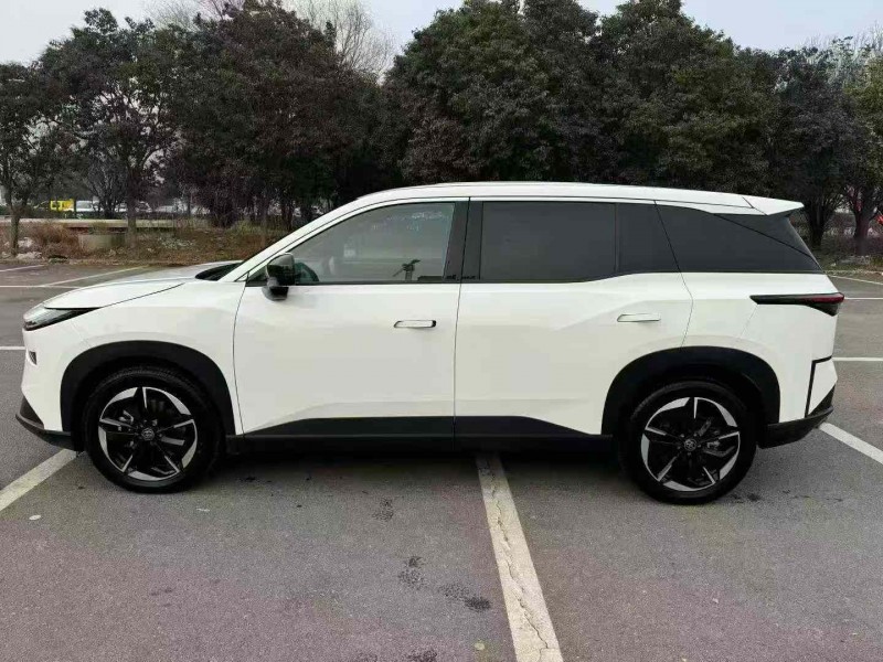 济宁25年丰田铂智7