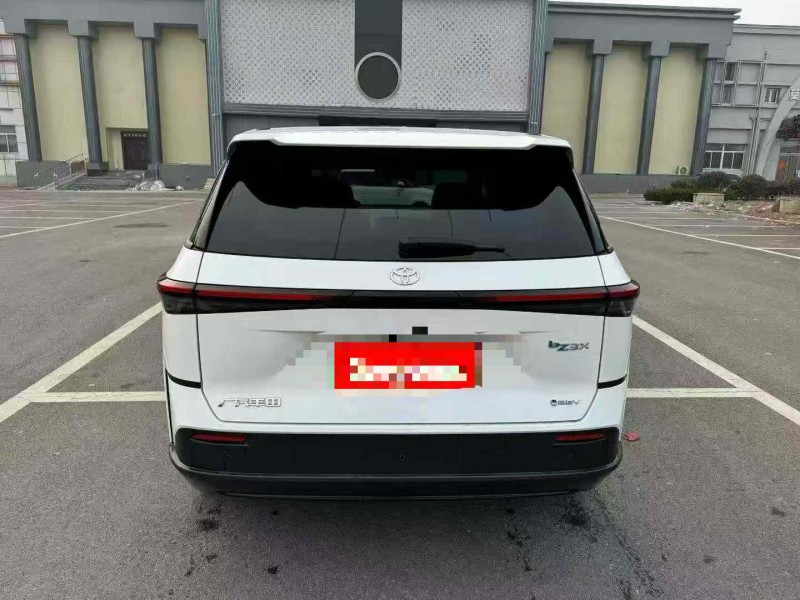 济宁25年丰田铂智9