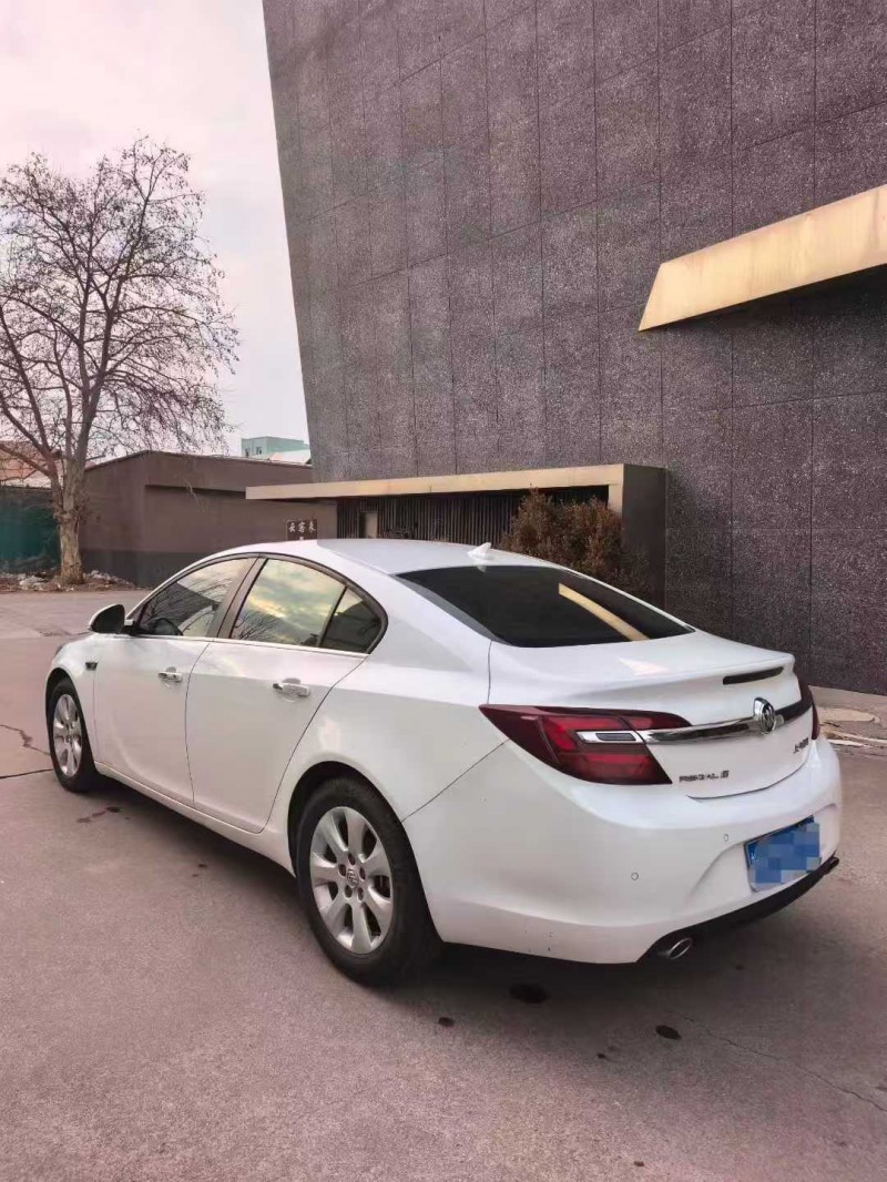 青岛17年别克君威8