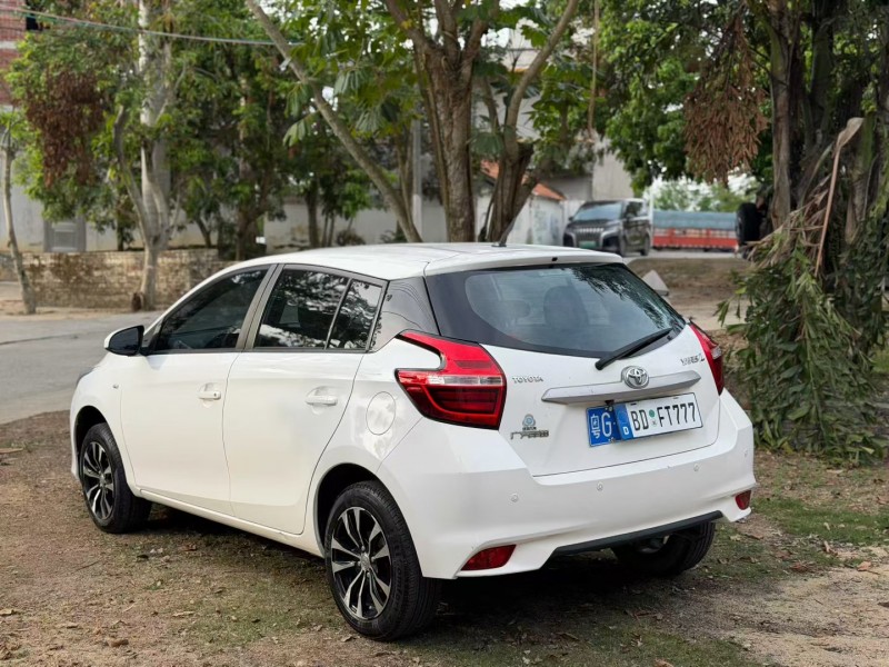 湛江20年丰田YARiS L 致炫4