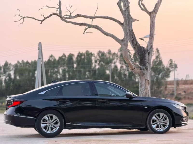 湛江18年本田雅阁2