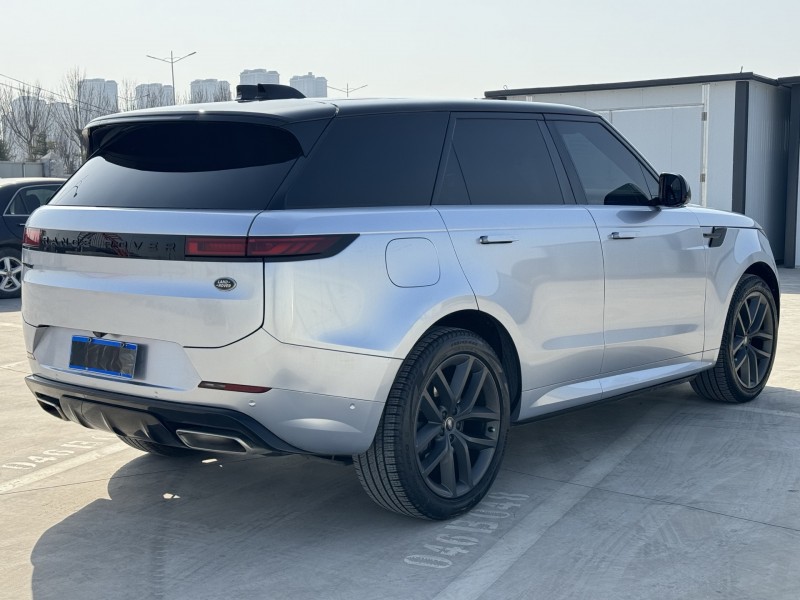 新乡23年路虎揽胜运动9