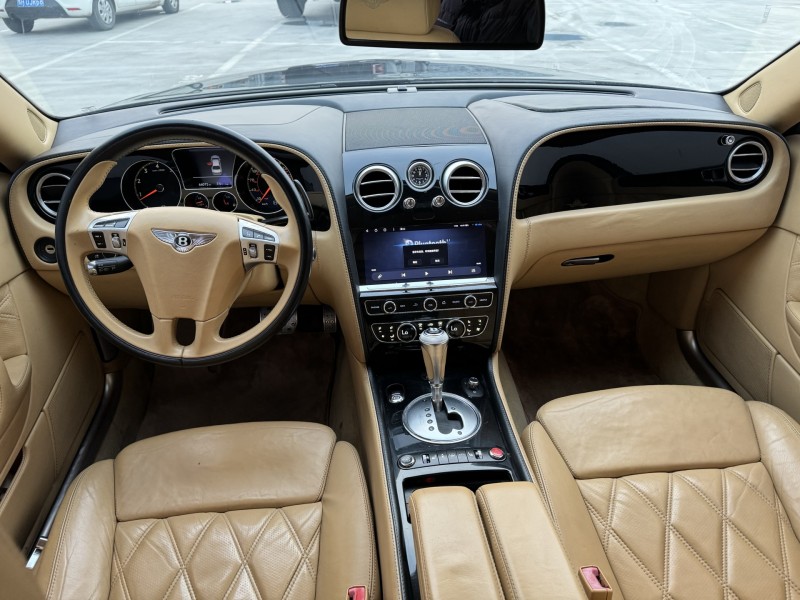 新乡12年宾利飞驰5