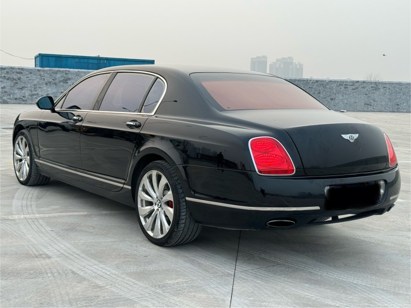 新乡12年宾利飞驰7