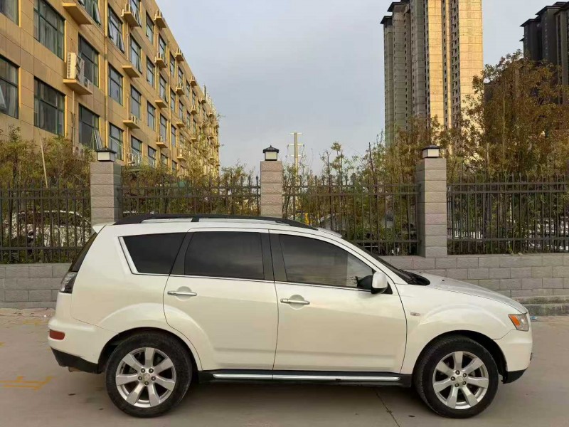 平顶山12年三菱欧蓝德2