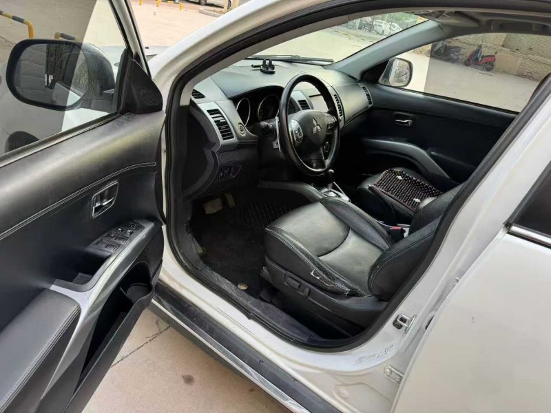 平顶山12年三菱欧蓝德4