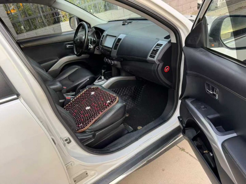 平顶山12年三菱欧蓝德6