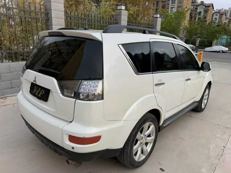 平顶山12年三菱欧蓝德9