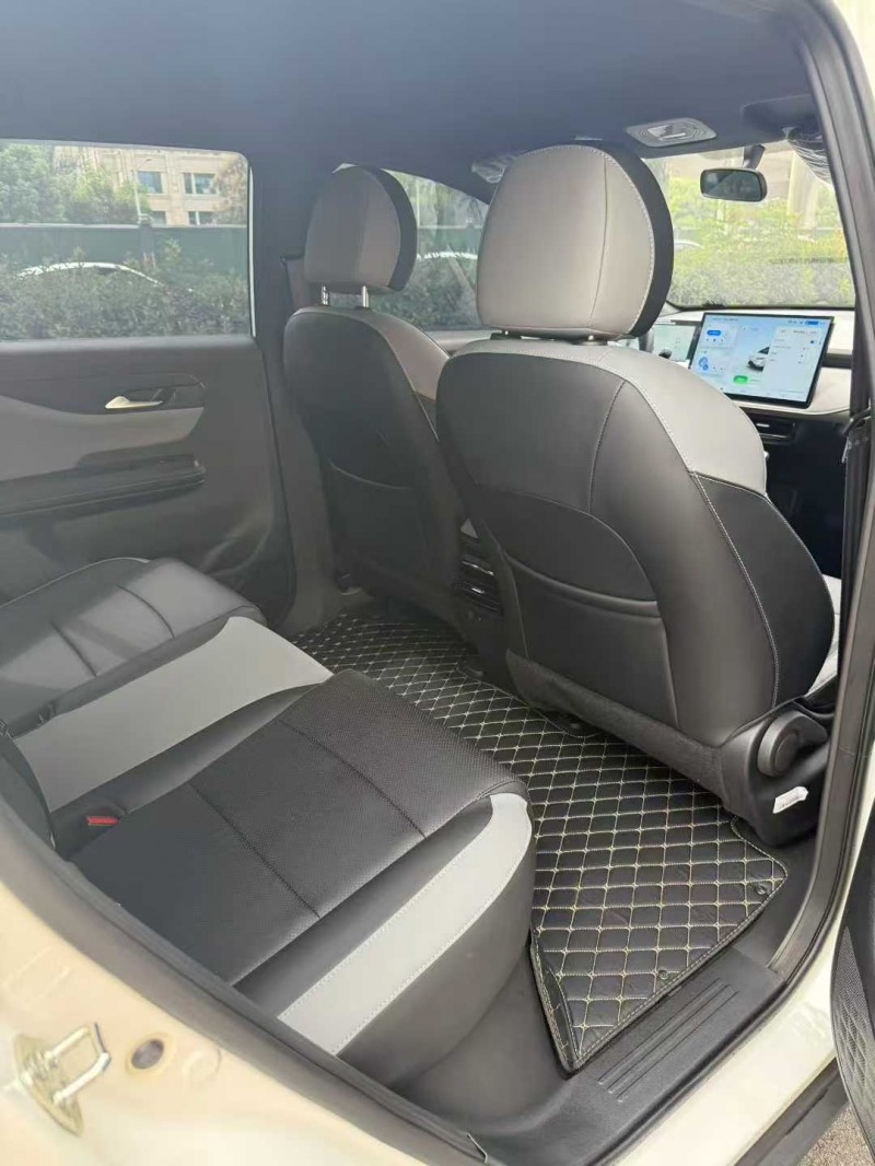 襄阳25年合创汽车Z033