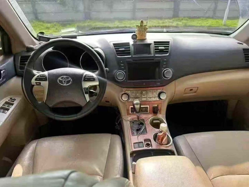 广州13年丰田汉兰达9