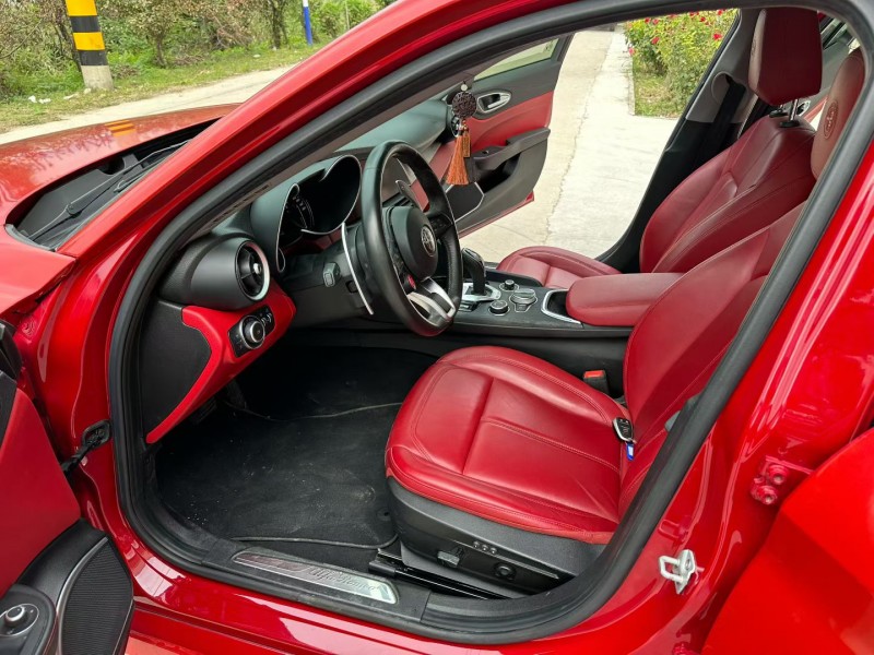 徐州20年阿尔法·罗密欧Giulia5