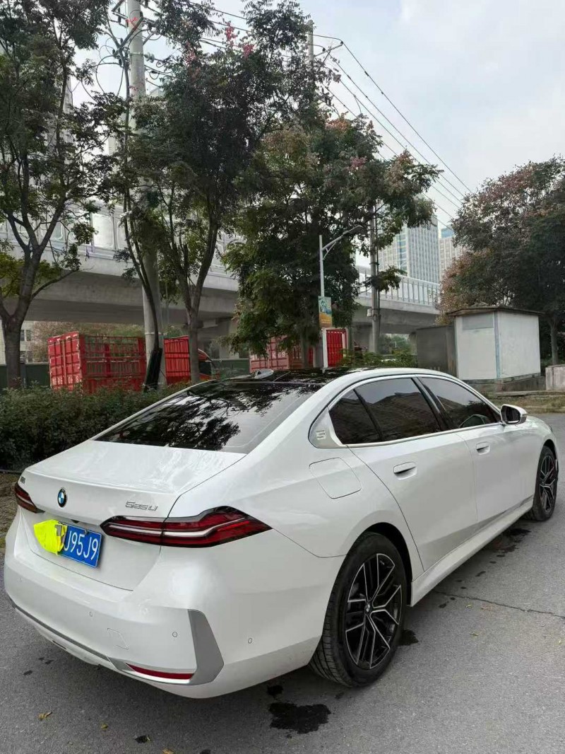 襄阳25年宝马5系4