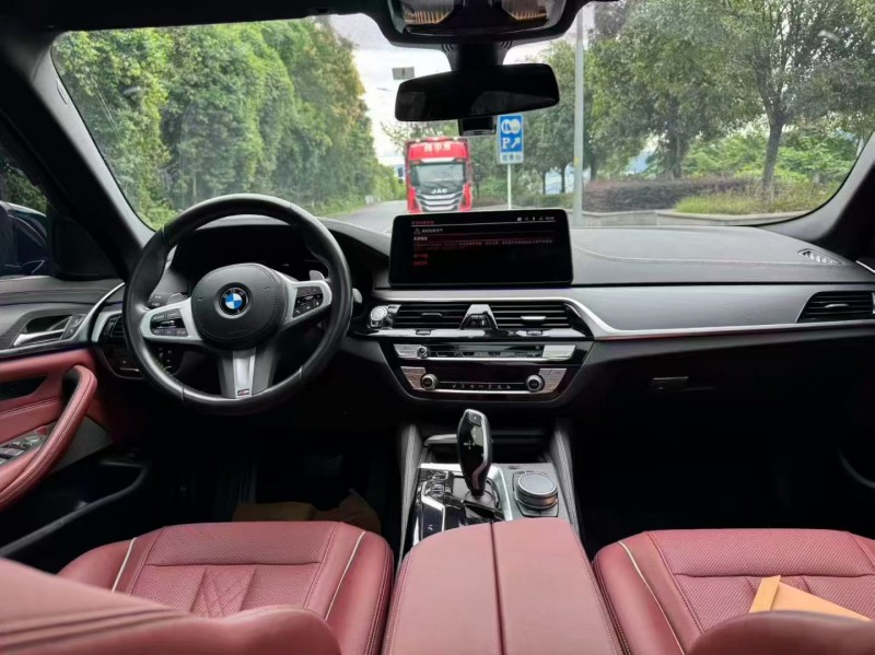 昆明22年宝马5系6