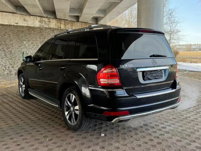 松原12年奔驰GL8