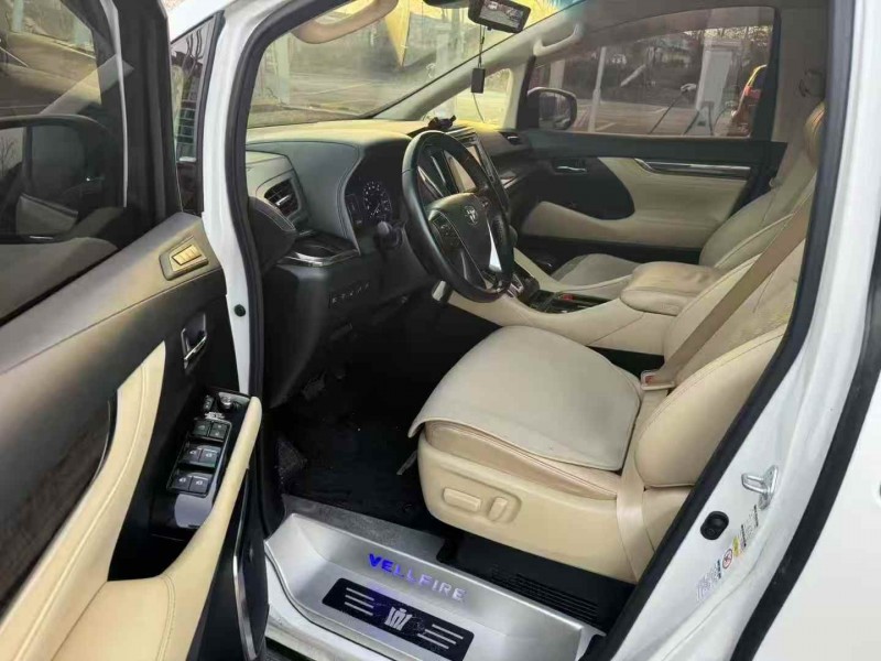 青岛19年丰田威尔法5