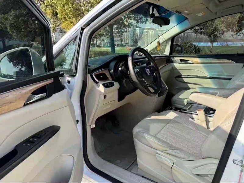 苏州18年别克GL84