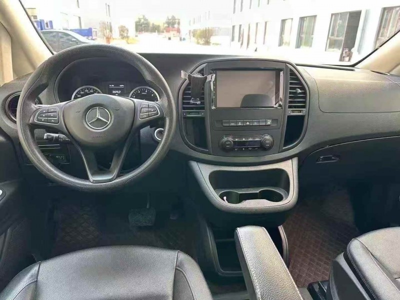 济宁22年奔驰威霆4