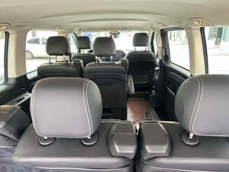 济宁22年奔驰威霆5