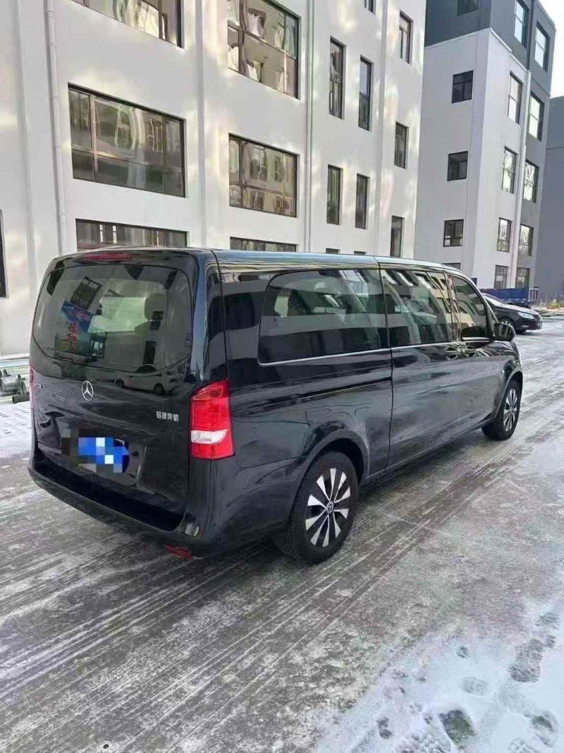 济宁22年奔驰威霆7