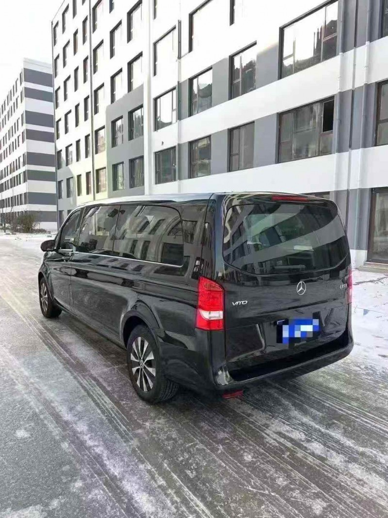 济宁22年奔驰威霆8