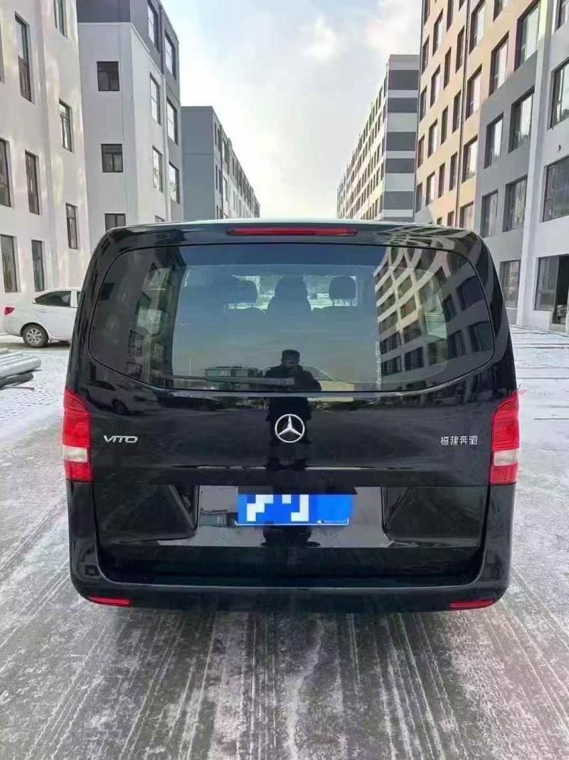 济宁22年奔驰威霆9