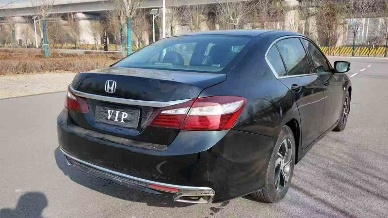 天津17年本田雅阁8