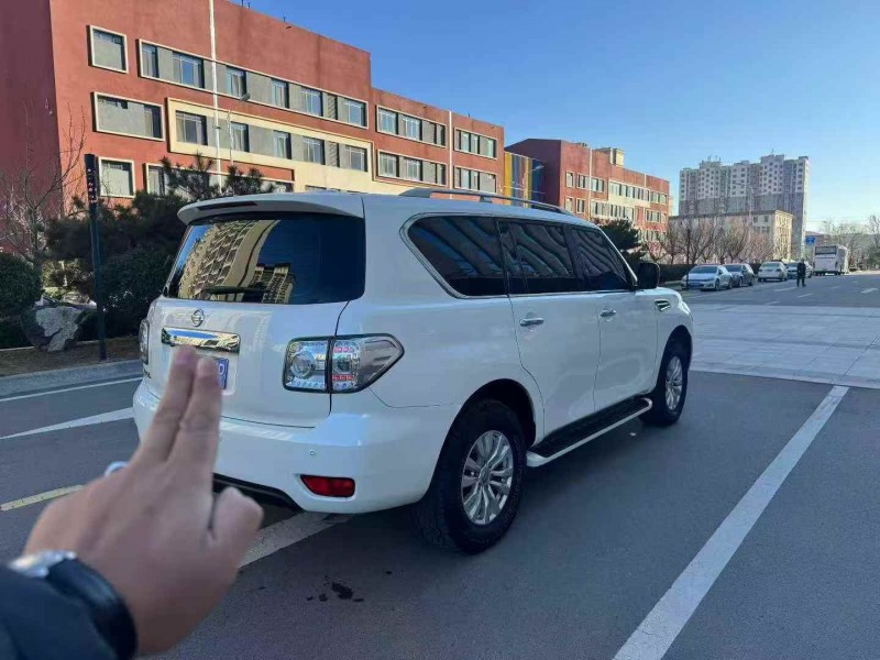 东营18年日产途乐8