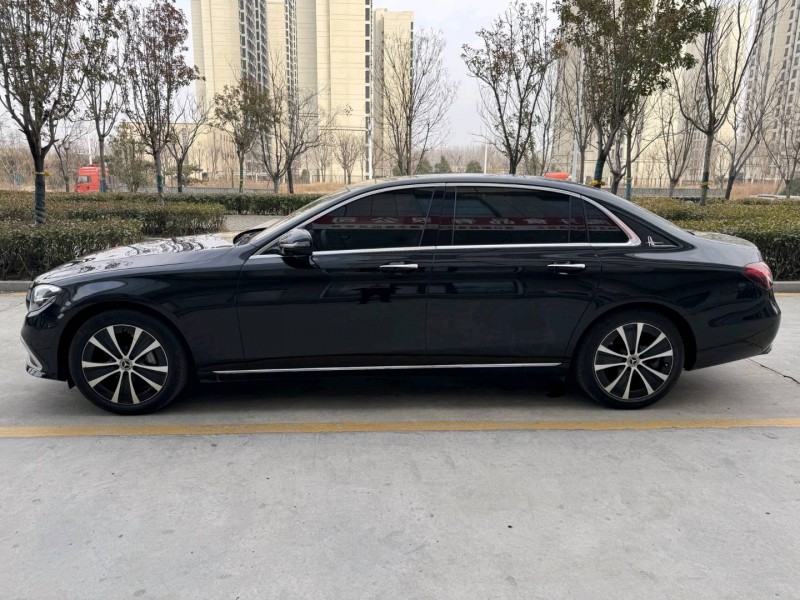 济宁23年奔驰E8