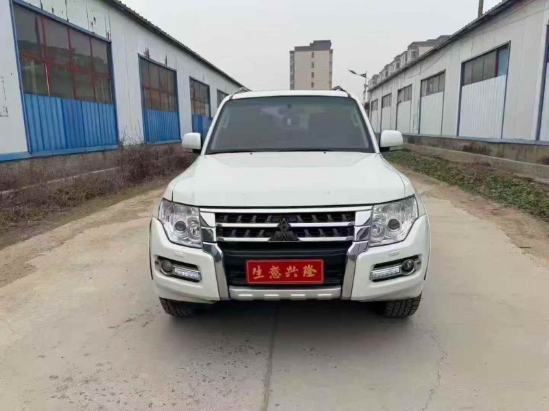 郑州19年三菱帕杰罗1