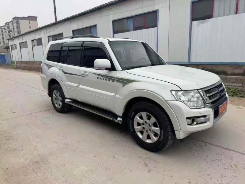 郑州19年三菱帕杰罗2