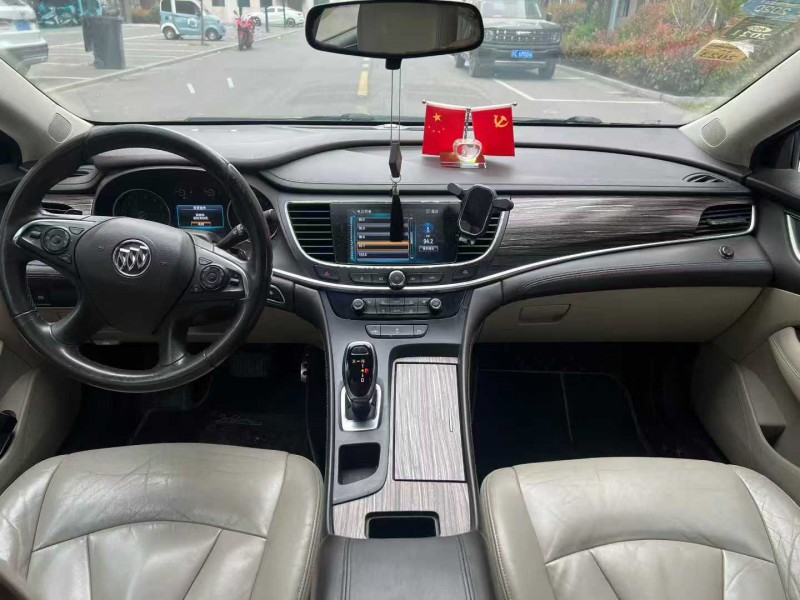 徐州17年别克君越5