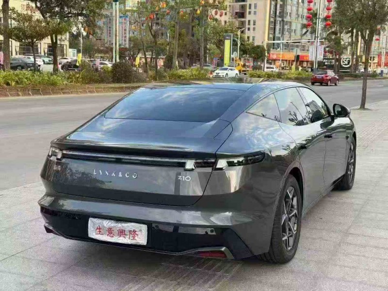 珠海25年领克Z108