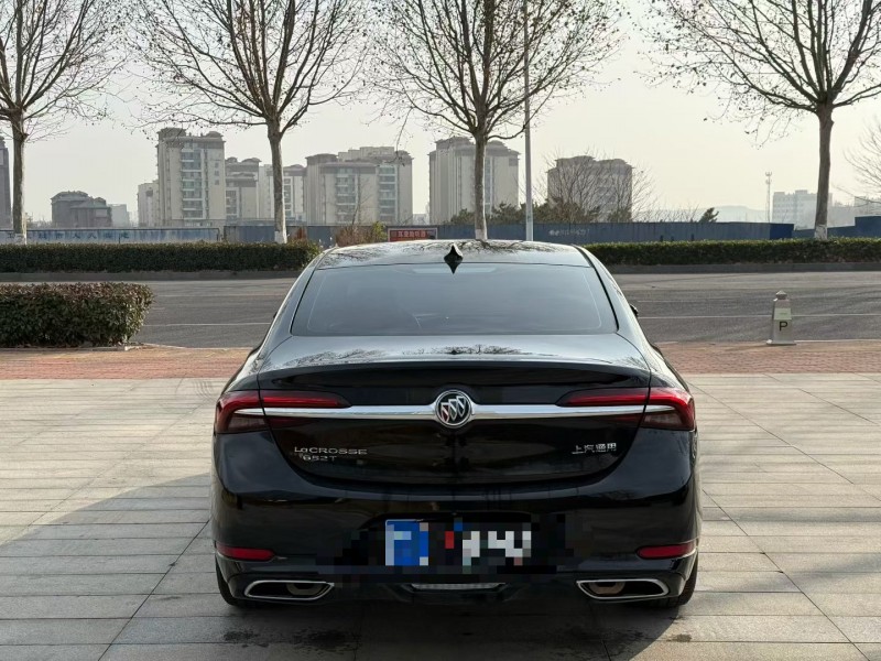 青岛21年别克君越9