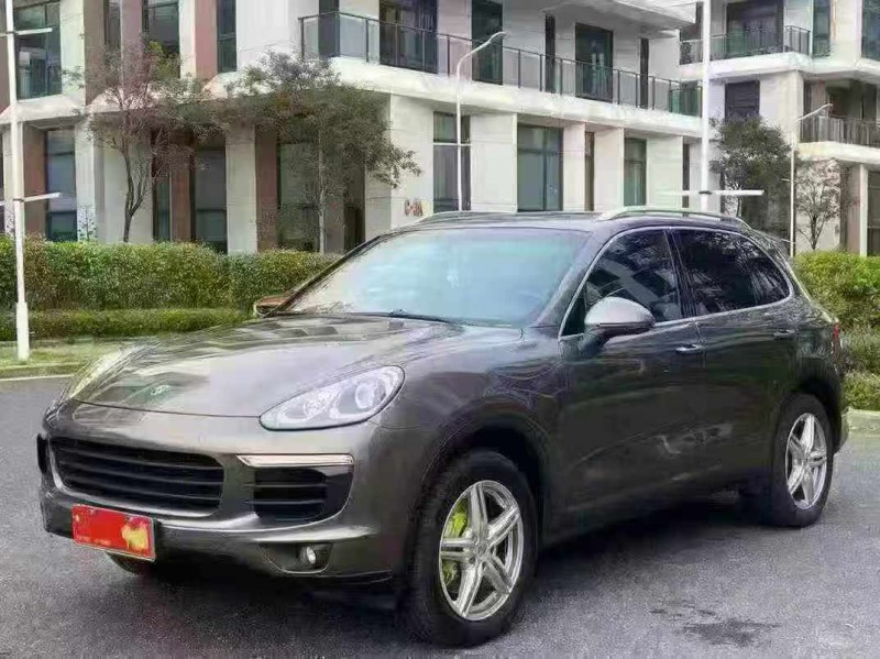 广州16年保时捷卡宴3