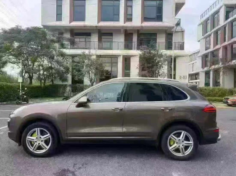 广州16年保时捷卡宴4