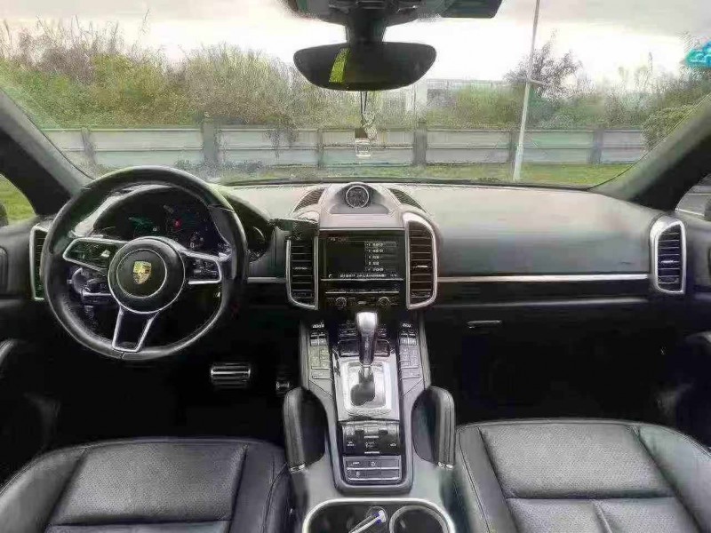 广州16年保时捷卡宴7