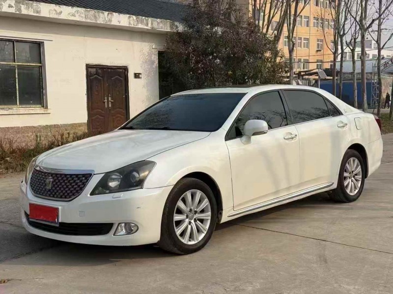 郑州13年丰田皇冠5