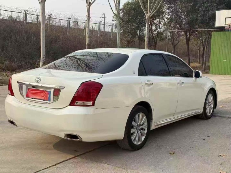 郑州13年丰田皇冠6