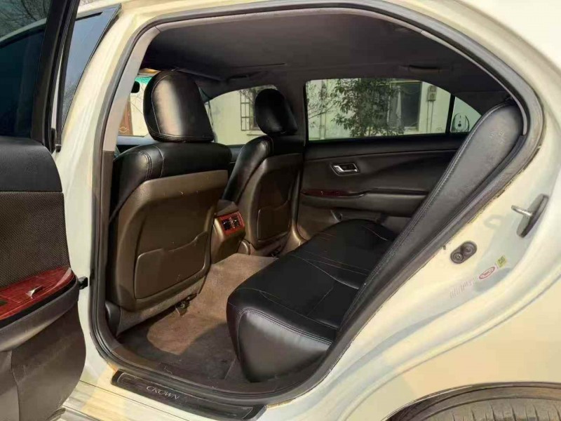 郑州13年丰田皇冠8