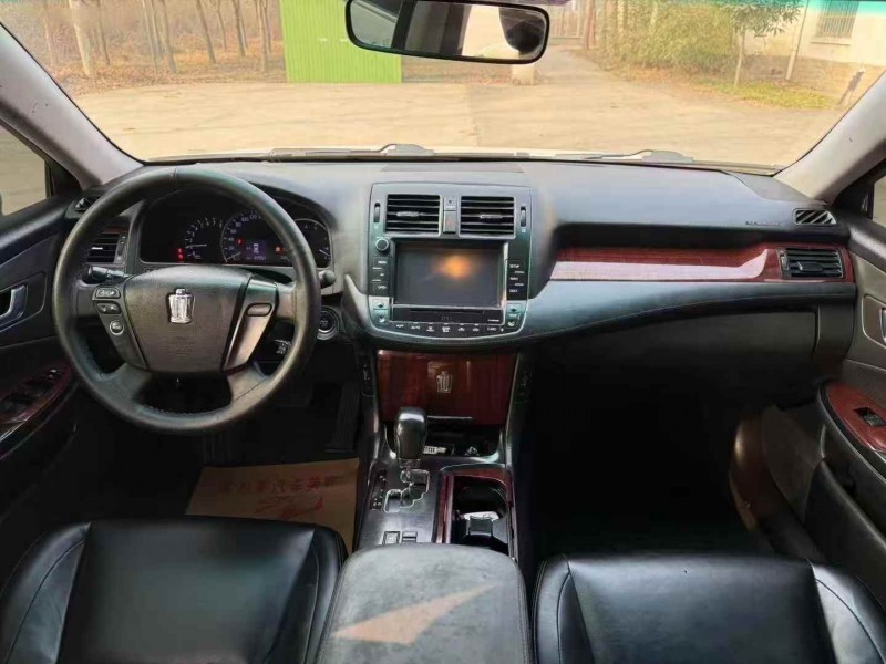 郑州13年丰田皇冠9