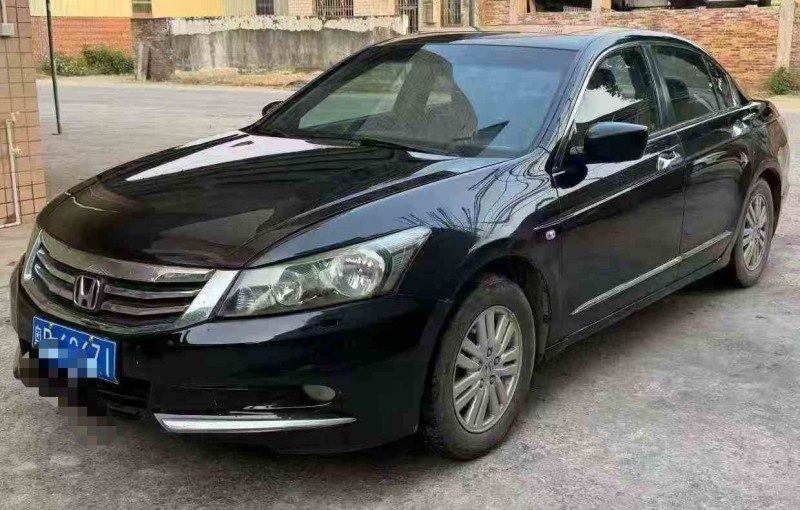 湛江13年本田雅阁3