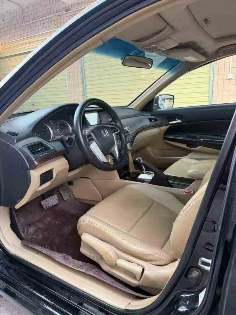 湛江13年本田雅阁4