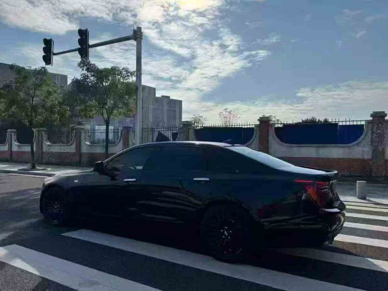 珠海20年凯迪拉克CT68