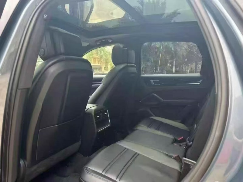 广州22年保时捷卡宴2